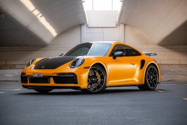 porsche-911-turbo-s-coupe-rental-dubai-04